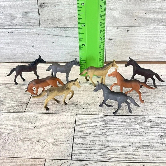 VTG Lot Of 8 Miniature Horse Figurines China Mixed Colors Poses Plastic Lot #1 - Picture 10 of 13